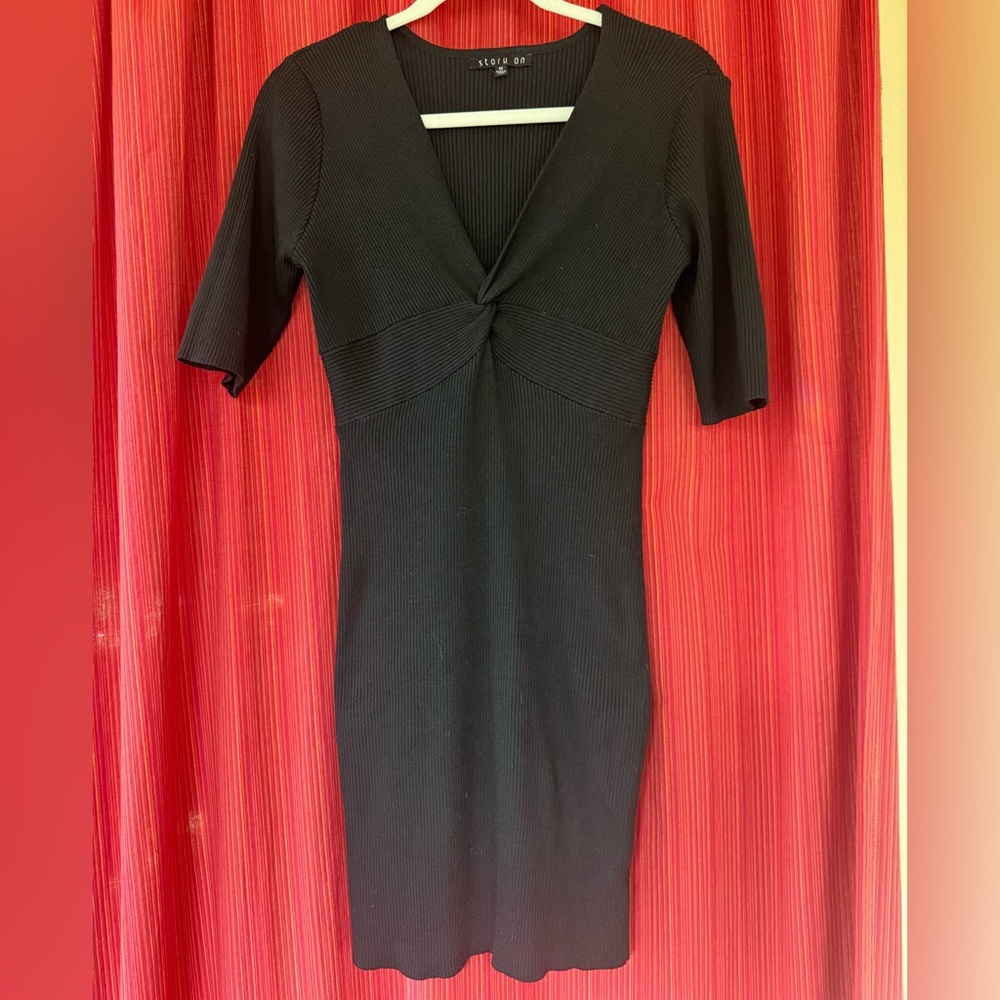 STORY ON Black Twist-Front Ribbed Stretchy Plunge Neckline Dress Size M